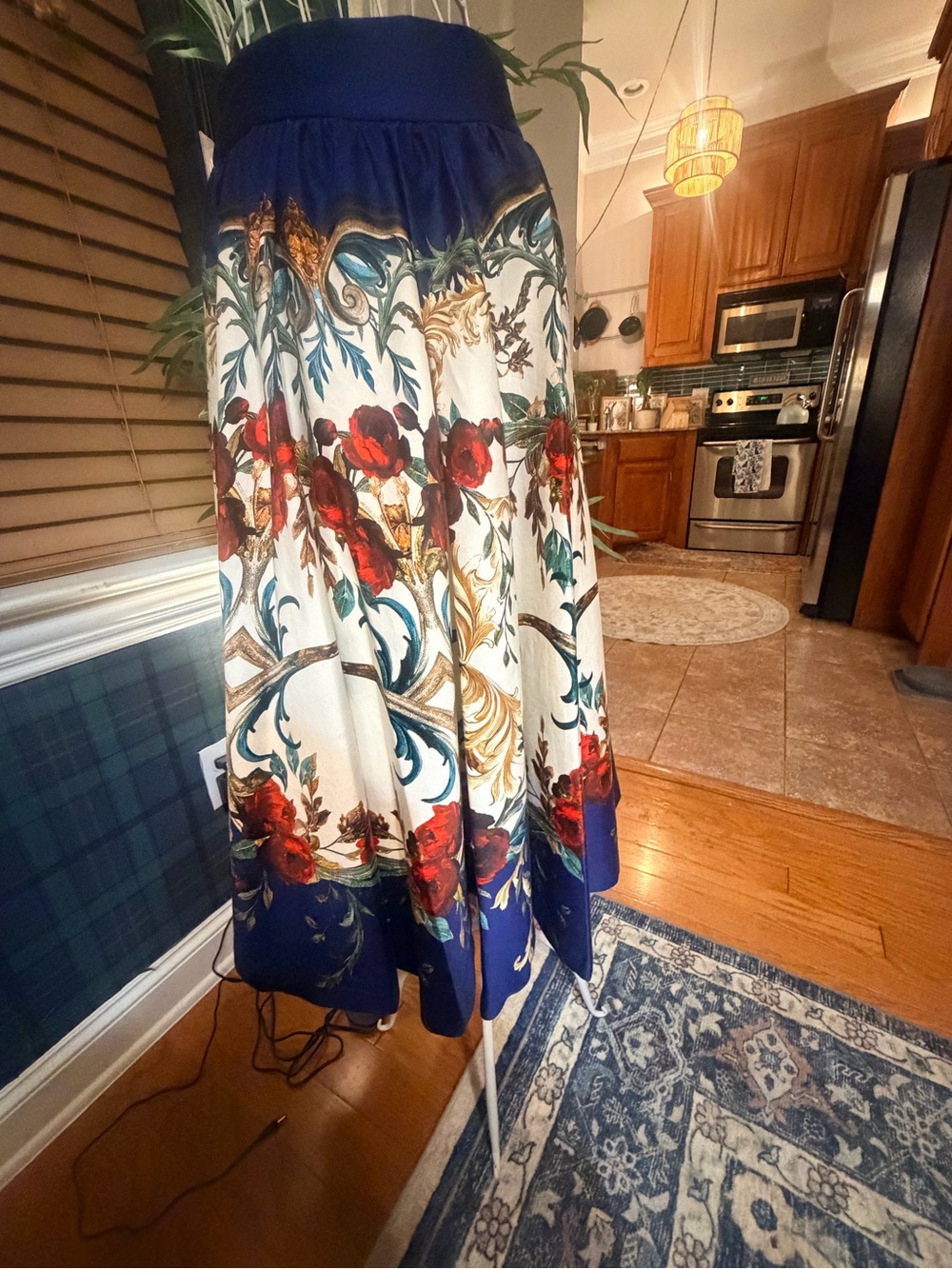 Alice + Olivia Navy, Red and White Floral Midi Skirt NEVER WORN NEW WITH TAGS - Picture 3 of 5